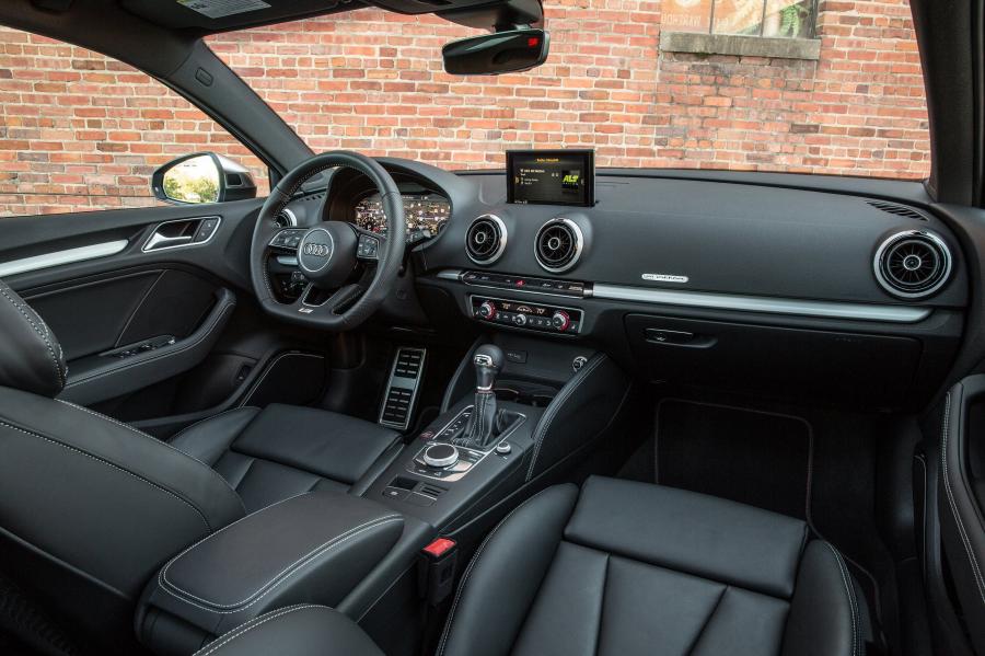 Торпедо Audi S3 Sedan (8V) 2016 года  (NA) (фото 16 из 40)